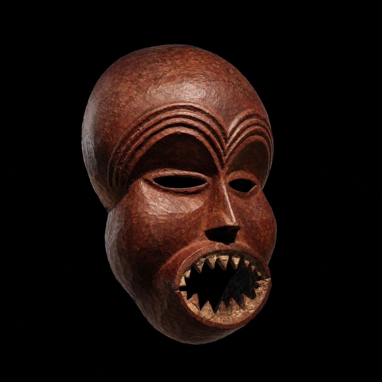 Máscara sachihongo mbunda · ETHAF 018740: reconstrucción interpretativa sobre fondo negro basada en la fotografía del original ETHAF 018740.