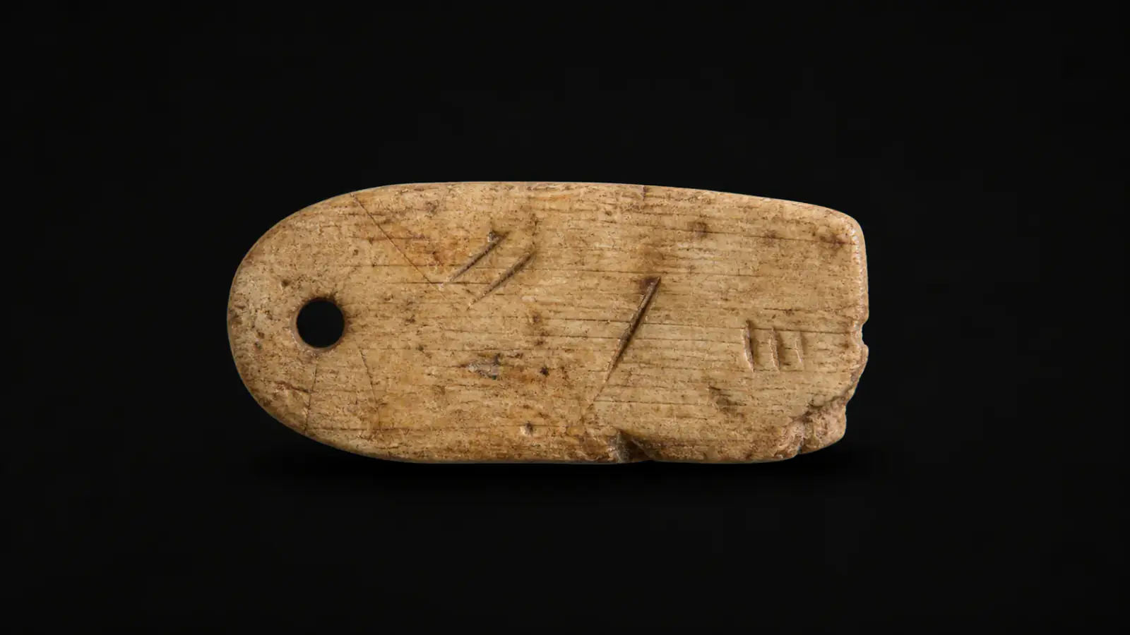 Recreación histórica específica de Antes de la dinastía, signos sobre objetos, Alto Egipto, especialmente Abydos y Naqada, ca. 3300–3100 a. C.