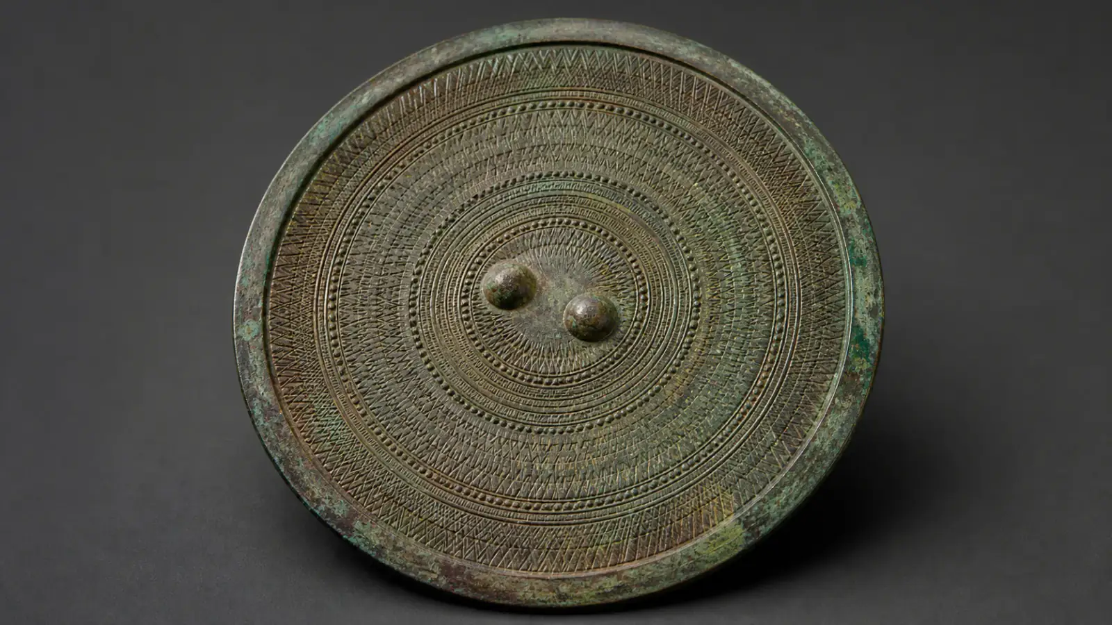 Recreación histórica específica de El espejo de líneas finas de Daegok-ri, Daegok-ri, Hwasun, Jeolla del Sur, Siglos III–II a. C.