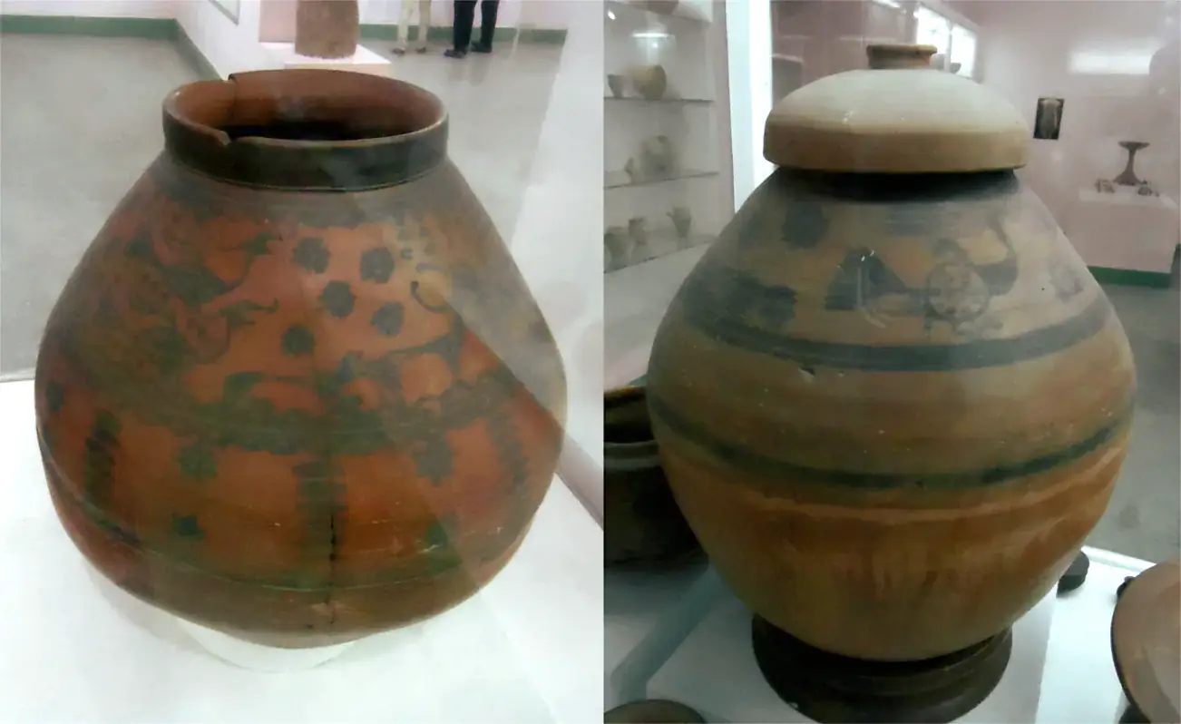Urna funeraria pintada de la tradición del Cementerio H en Harappa