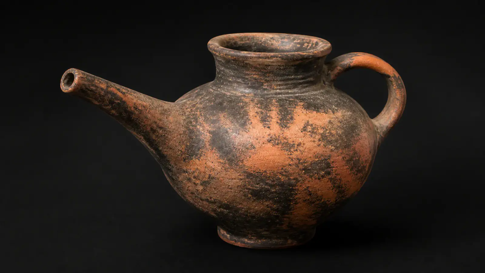 Recreación histórica específica de Cerámica roja y negra antes de los palacios, Creta, Grecia, ca. 2500–2200 a. C.