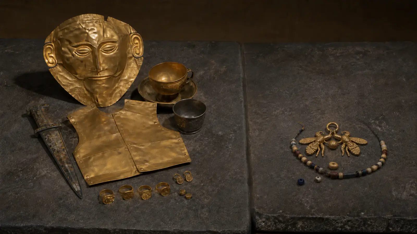 Imagen contextual de Oro bajo Micenas para el conjunto Círculo A y Chrysolakkos