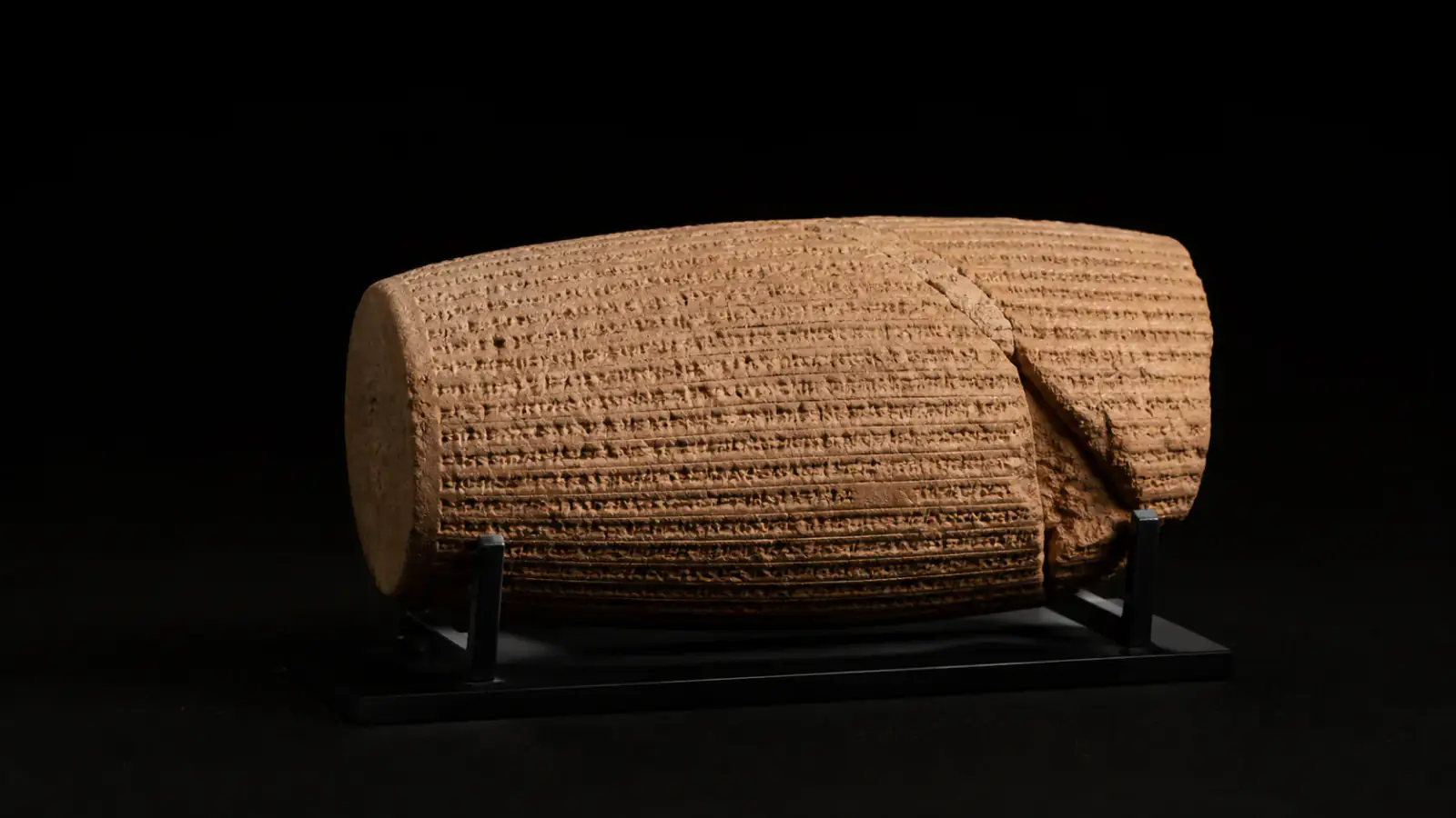 Recreación histórica específica de El Cilindro de Ciro, Babilonia, actual Irak, Después de la conquista de Babilonia en 539 a. C.