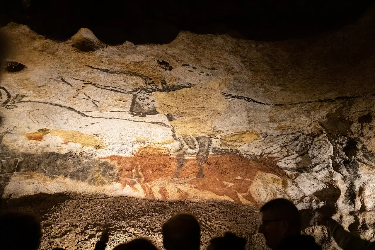 Fotografía de la réplica de la Sala de los Toros de Lascaux II
