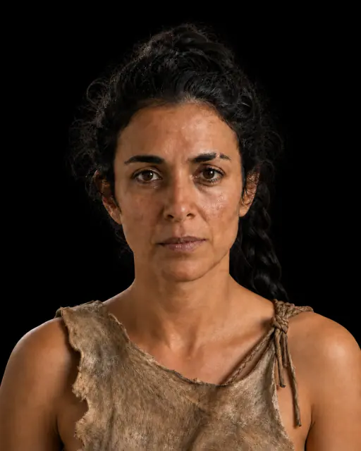 Retrato conceptual de Sira, personagem fictícia de Tracekeepers, sobre fundo preto.
