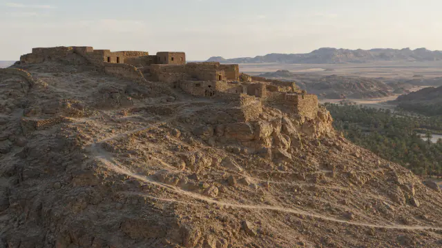 إعادة تصوّر تاريخية خاصة بالعيش على مرتفع قبل جرمة، زنككرا · فزّان، من نحو القرن التاسع ق.م.