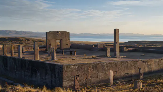 Rekonstruktion des monumentalen Kerns von Tiwanaku am Titicacasee