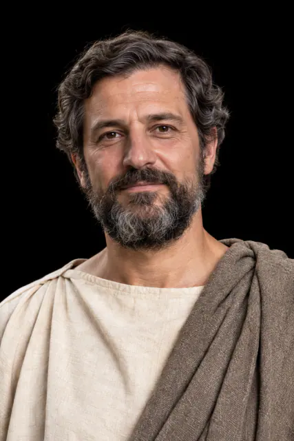 Retrato de Heródoto recriado com IA, de cabeça e ombros sobre fundo preto; aparência hipotética.